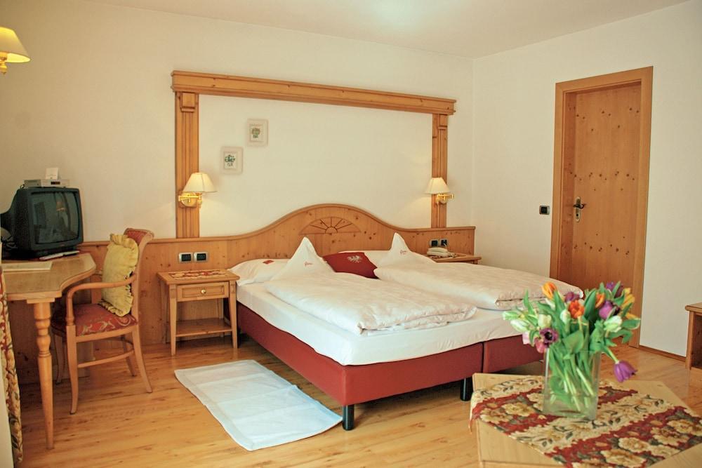 Hotel Flora Сельва-ді-Валь-Гардена Екстер'єр фото