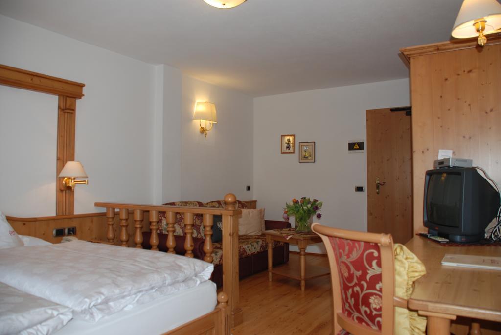 Hotel Flora Сельва-ді-Валь-Гардена Номер фото