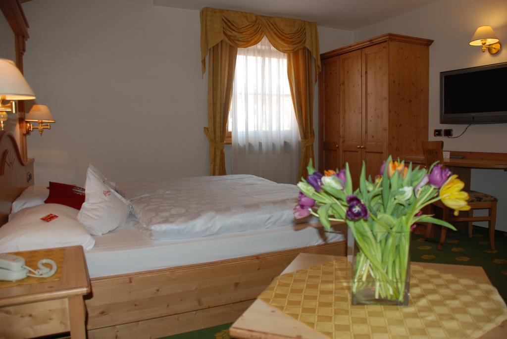 Hotel Flora Сельва-ді-Валь-Гардена Номер фото
