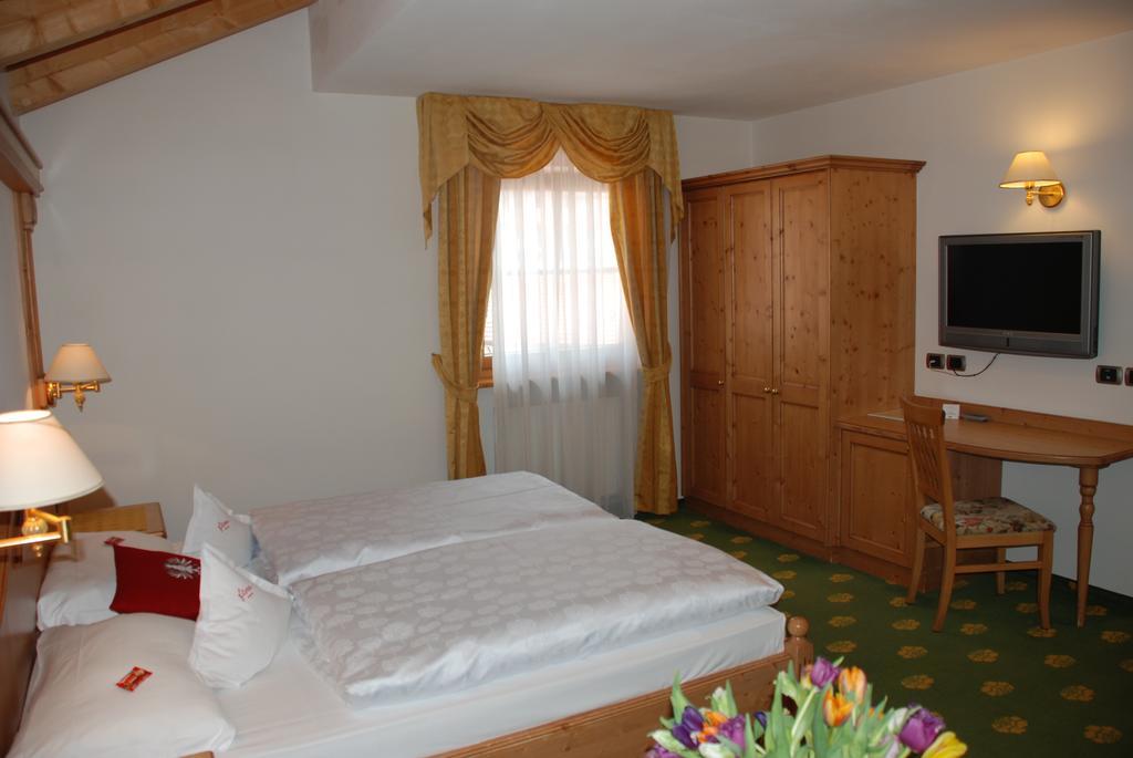 Hotel Flora Сельва-ді-Валь-Гардена Номер фото