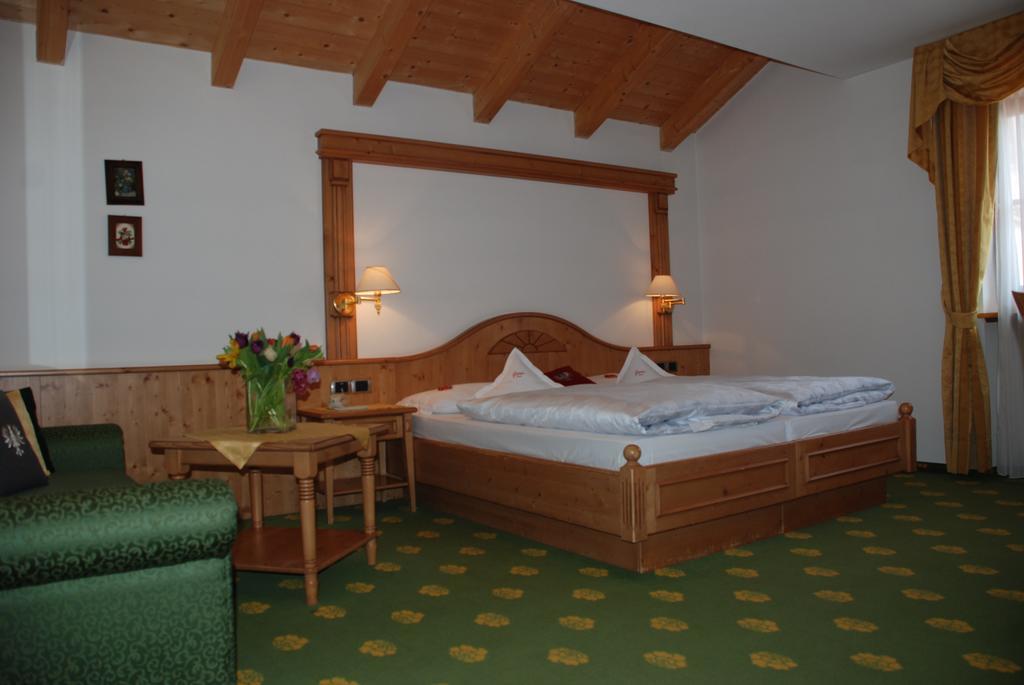 Hotel Flora Сельва-ді-Валь-Гардена Номер фото