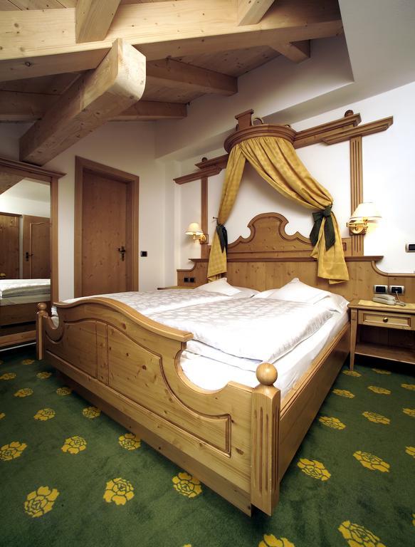 Hotel Flora Сельва-ді-Валь-Гардена Екстер'єр фото