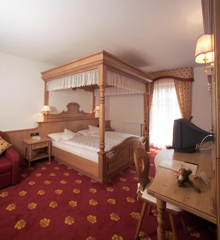 Hotel Flora Сельва-ді-Валь-Гардена Екстер'єр фото