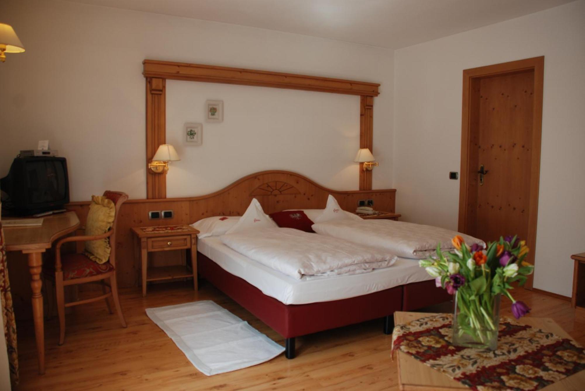 Hotel Flora Сельва-ді-Валь-Гардена Екстер'єр фото