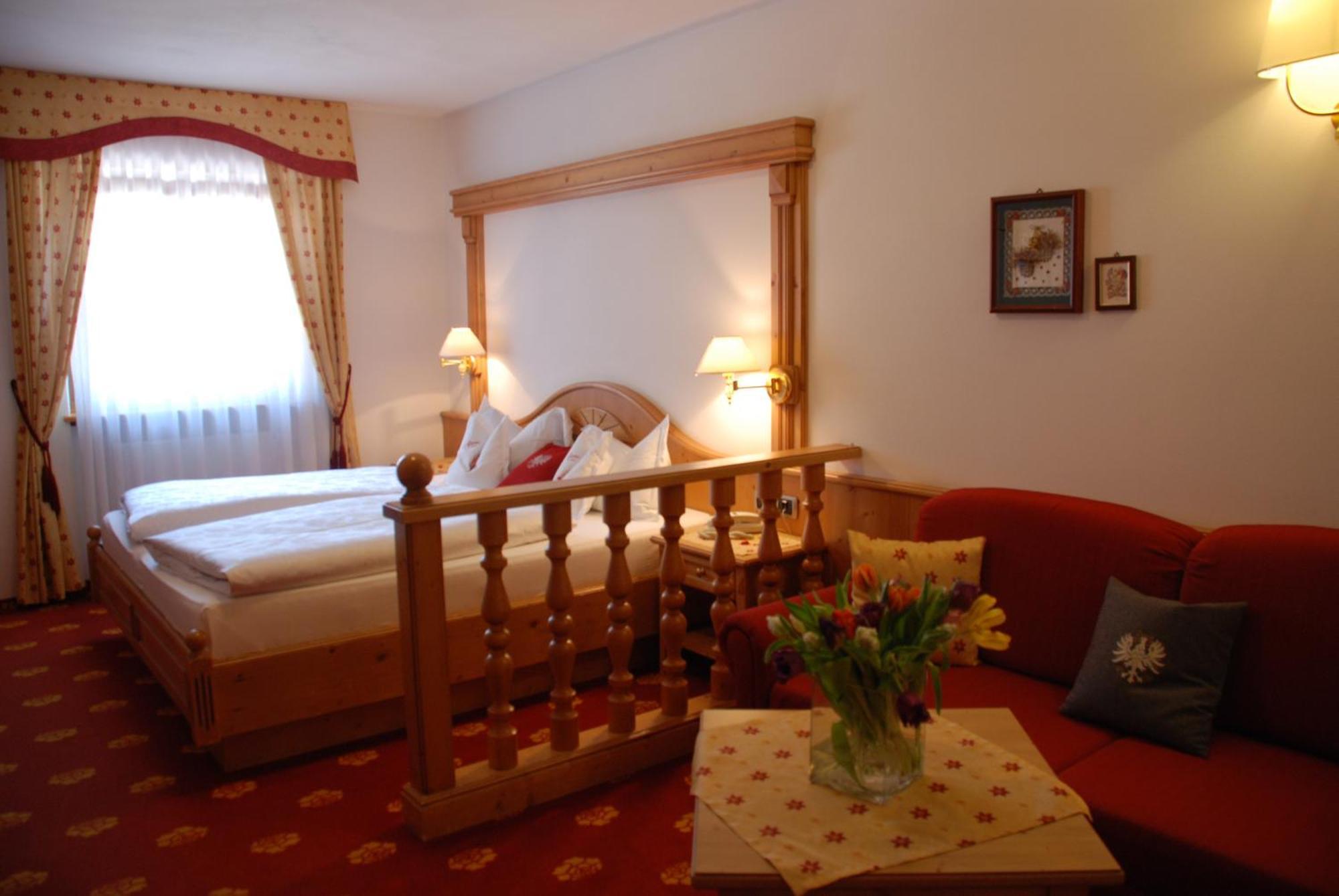 Hotel Flora Сельва-ді-Валь-Гардена Екстер'єр фото