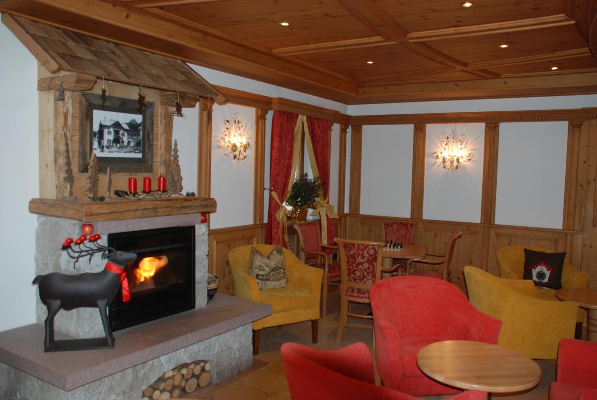 Hotel Flora Сельва-ді-Валь-Гардена Екстер'єр фото