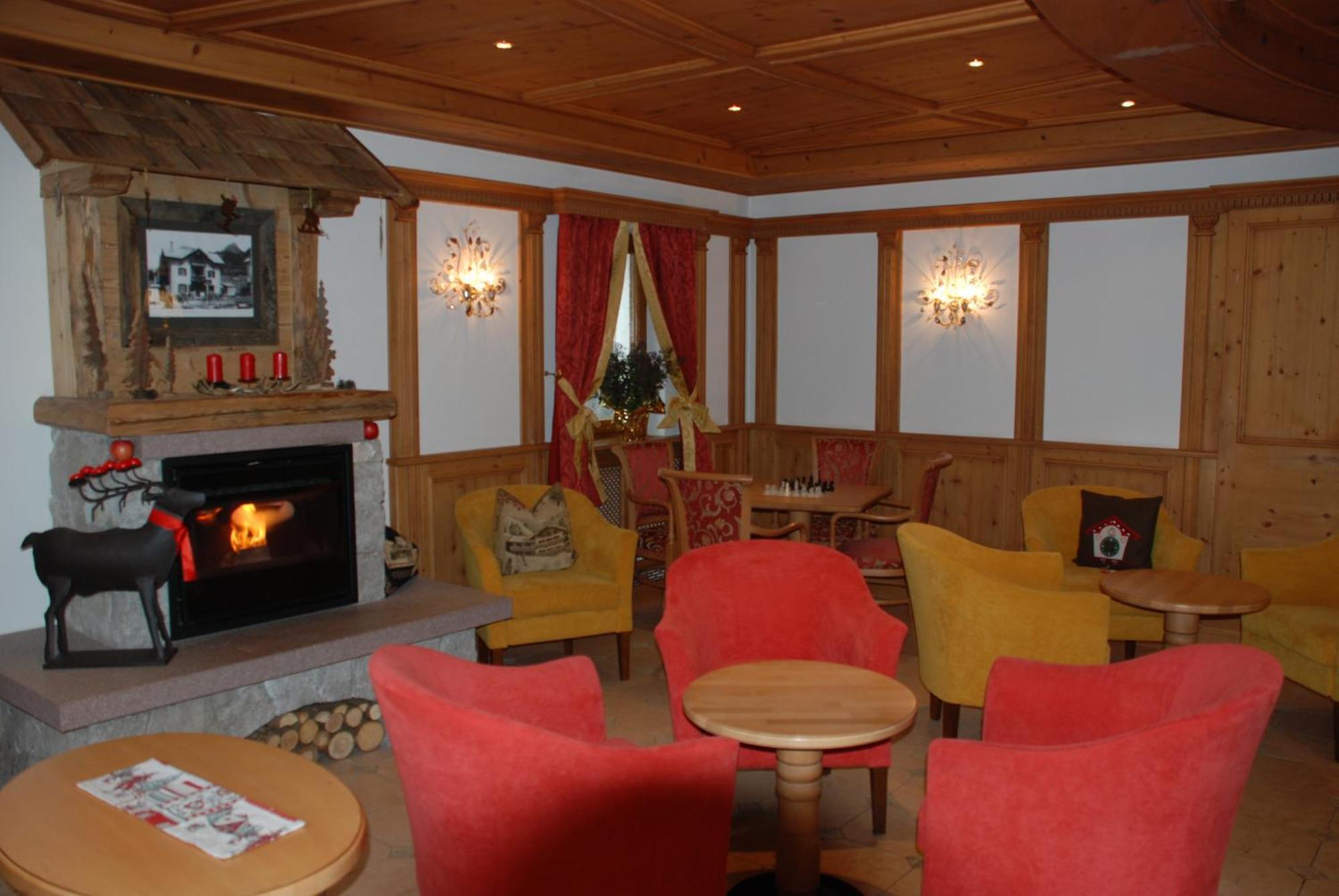 Hotel Flora Сельва-ді-Валь-Гардена Екстер'єр фото