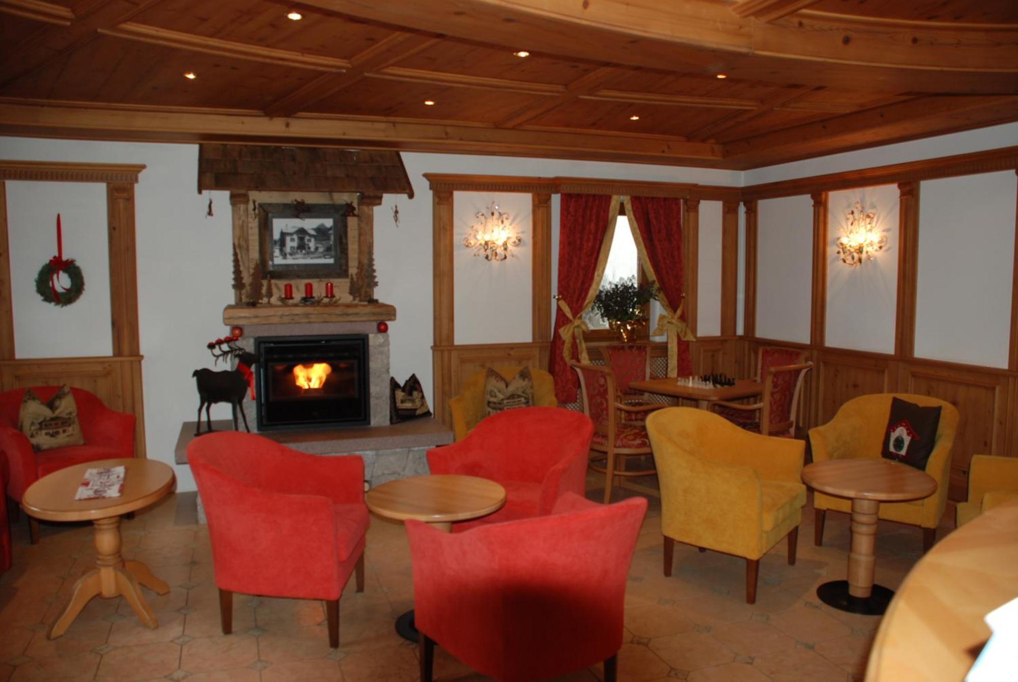 Hotel Flora Сельва-ді-Валь-Гардена Екстер'єр фото
